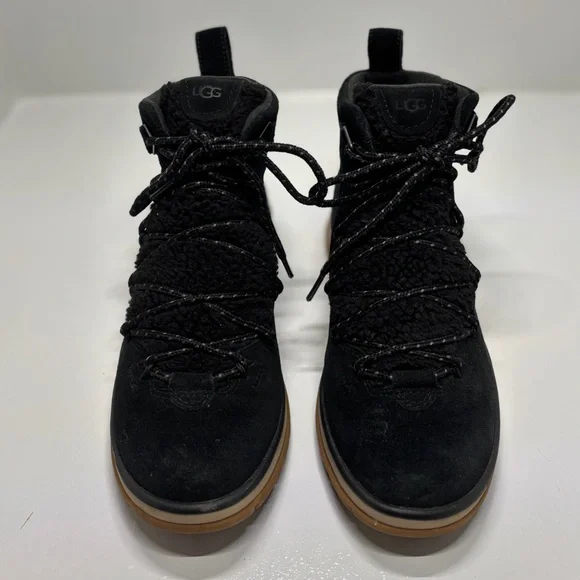 UGG Neumel Boots Black Suede Chukka Gum Middle Sole Size 9 EU 40 - Picture 4 of 11